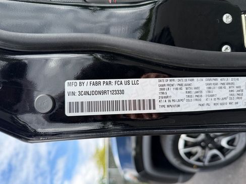 Used 2024 Jeep Compass Trailhawk AWD/4WD image 36