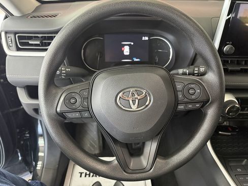Used 2025 Toyota RAV4 XLE AWD/4WD image 51