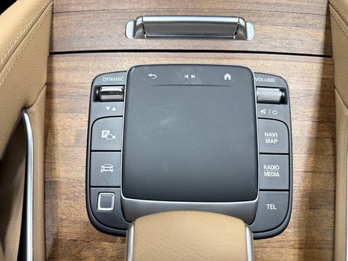 Used 2025 Mercedes-Benz GLS 580 4MATIC image 32