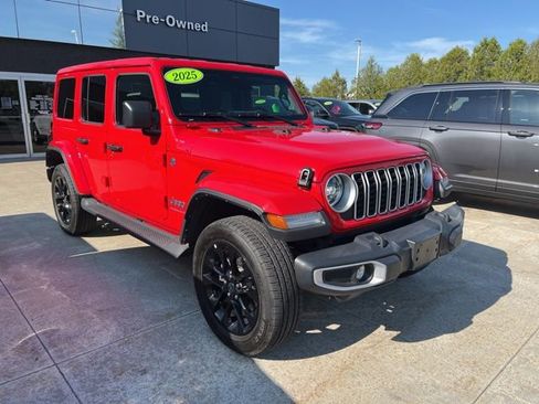 Certified 2025 Jeep Wrangler Unlimited Sahara AWD/4WD image 1