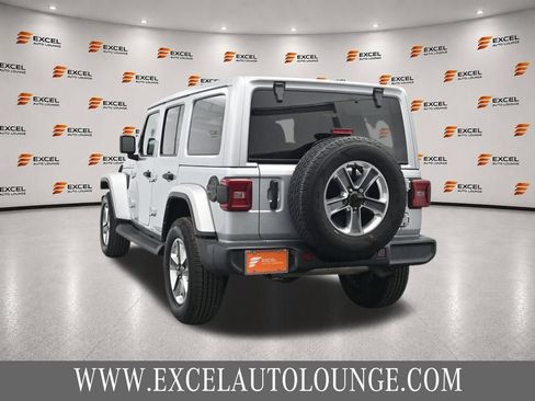 Used 2022 Jeep Wrangler Unlimited Sahara w/ LED Lighting Group AWD/4WD image 3