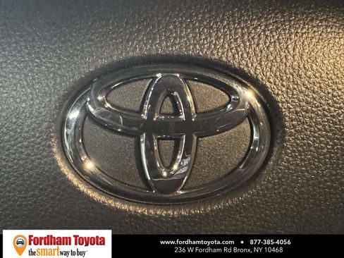 Used 2025 Toyota Sienna LE image 31