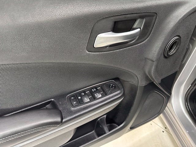 Used 2018 Dodge Charger SXT RWD image 9