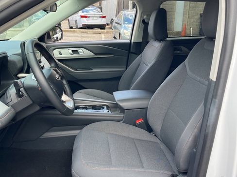 Used 2025 Ford Explorer Active AWD/4WD image 26