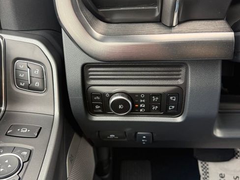 New 2026 Ford F250 Lariat w/ Black Appearance Package image 27