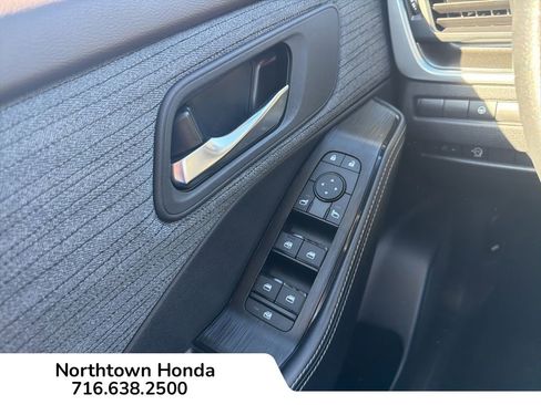 Used 2023 Nissan Rogue SV image 17