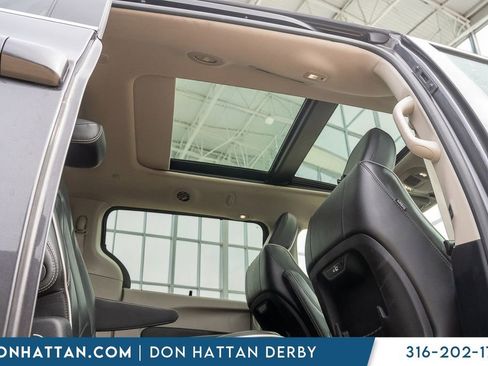 Used 2023 Chrysler Pacifica Limited image 21