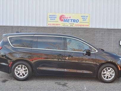 Used 2024 Chrysler Pacifica Touring-L