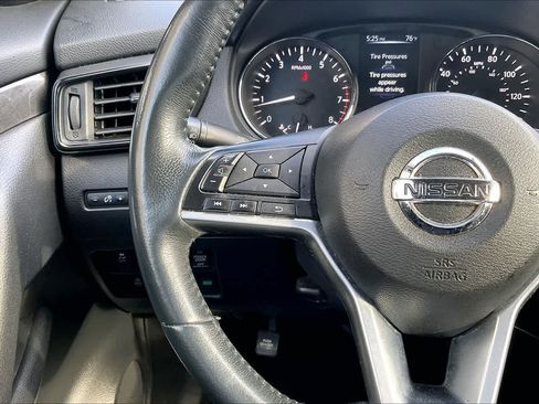 Used 2017 Nissan Rogue SV FWD image 24