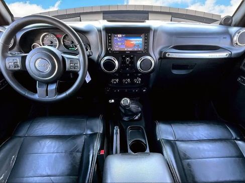 Used 2012 Jeep Wrangler Unlimited Rubicon w/ Connectivity Group image 14