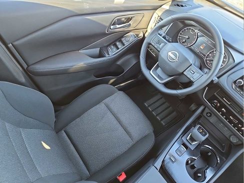 Used 2025 Nissan Rogue SV FWD image 17