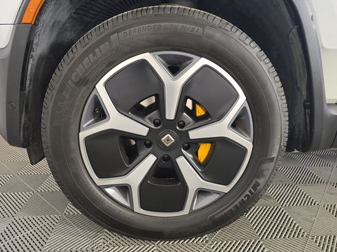 Used 2023 Rivian R1S Adventure AWD/4WD image 11
