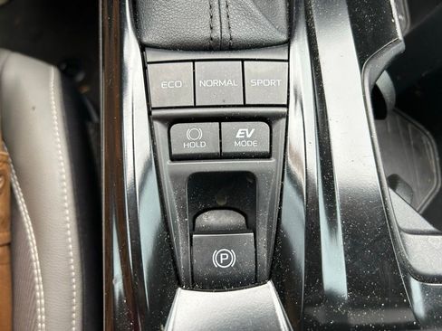Used 2025 Toyota Camry SE FWD image 29