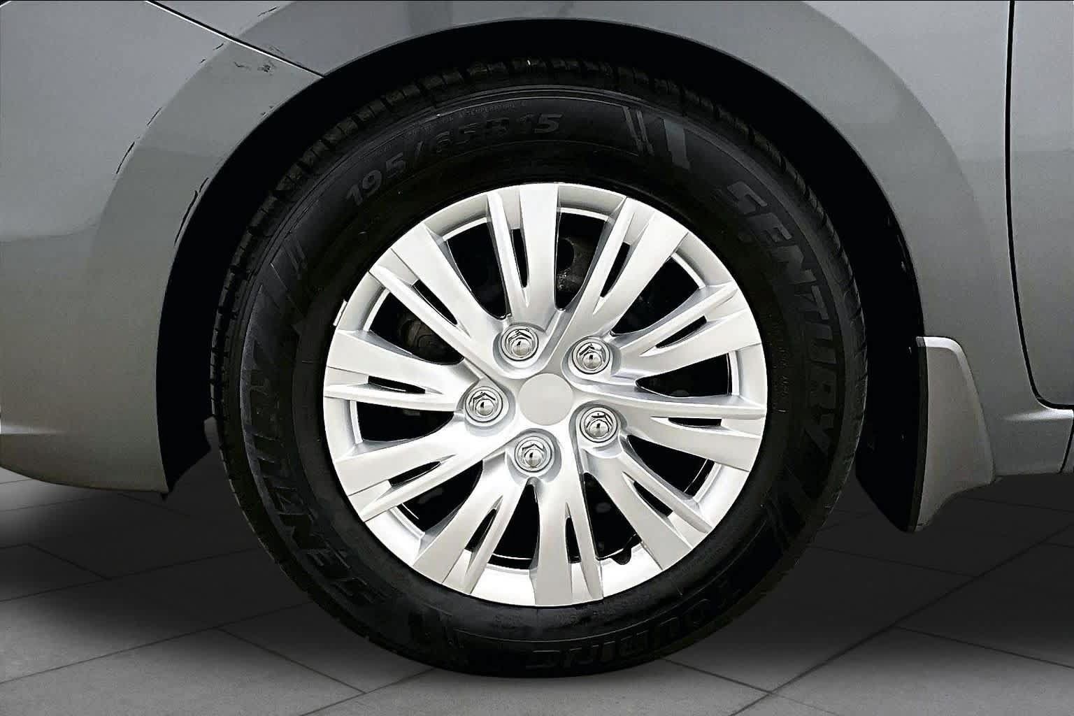 Used 2021 Nissan Versa S FWD image 11