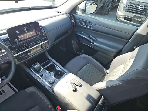 Used 2023 Nissan Pathfinder SV w/ SV Premium Package image 35