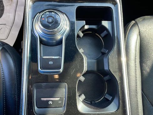 Used 2019 Ford Edge Titanium FWD image 21