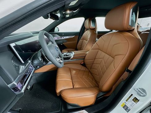 Used 2025 BMW 750e xDrive AWD/4WD image 16