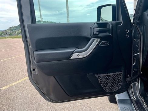 Used 2018 Jeep Wrangler Unlimited Sahara w/ Max Tow Package AWD/4WD image 18