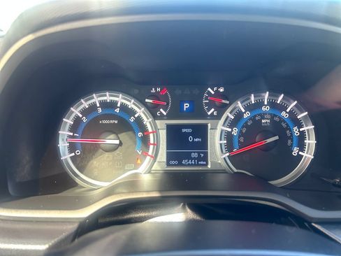 Certified 2016 Toyota 4Runner SR5 AWD/4WD image 18