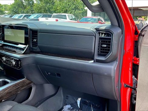 Used 2024 GMC Sierra 1500 Elevation w/ LPO, Elevation Black Package AWD/4WD image 29