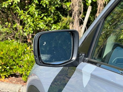 Certified 2023 Honda Pilot Touring image 7