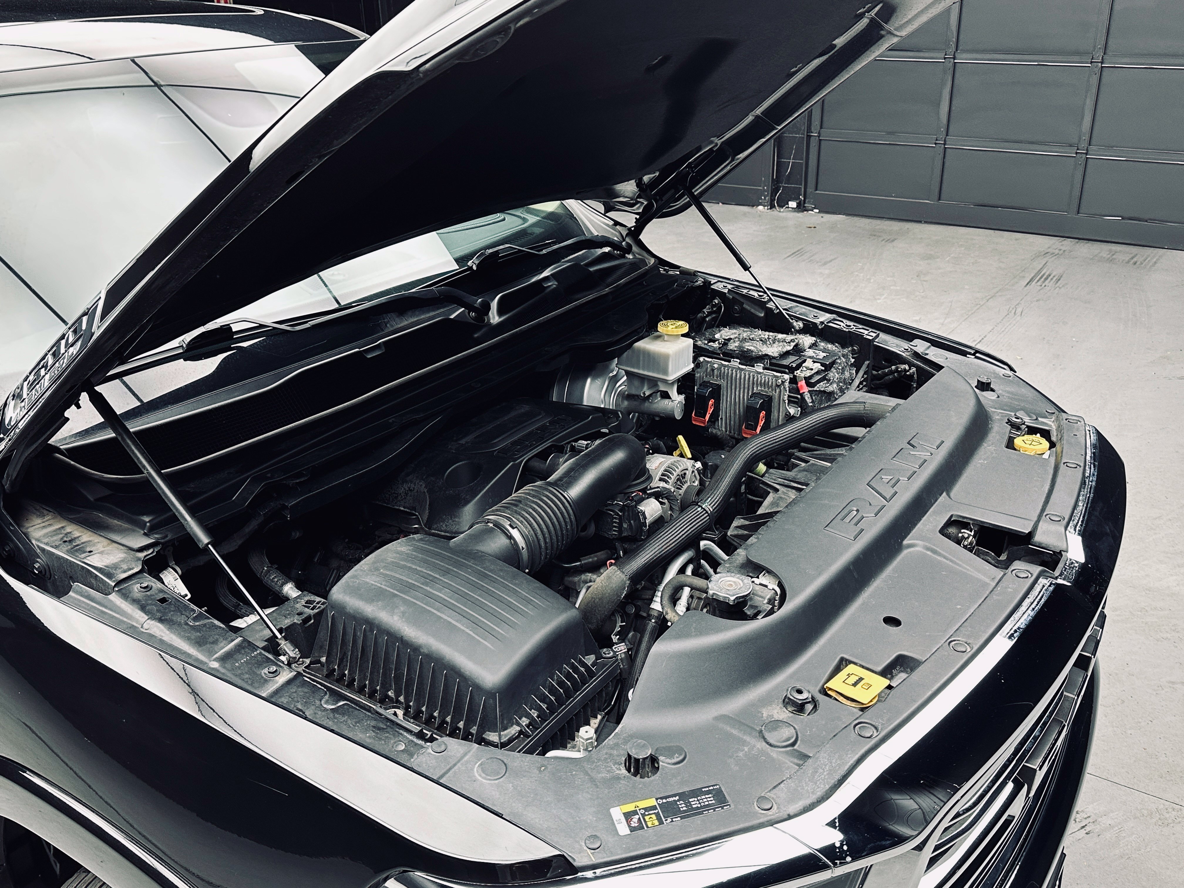 Used 2019 RAM 1500 Laramie AWD/4WD image 37