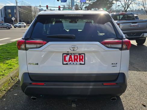 Used 2019 Toyota RAV4 XLE Premium image 4