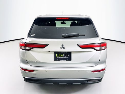 Used 2022 Mitsubishi Outlander ES image 7