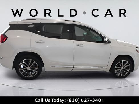Used 2020 GMC Terrain Denali w/ Denali Premium Package FWD image 8