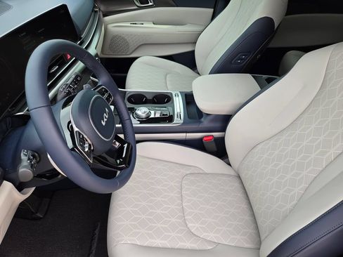New 2026 Kia Carnival SX FWD image 9