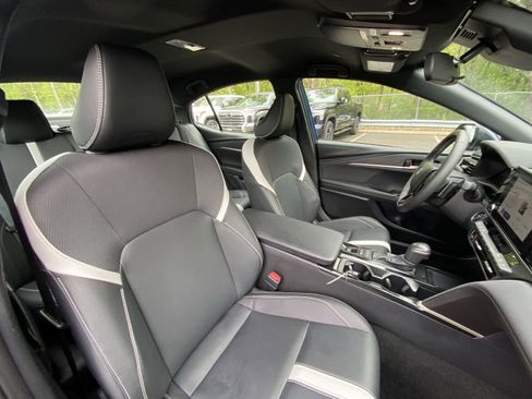 Used 2025 Toyota Camry SE FWD image 21