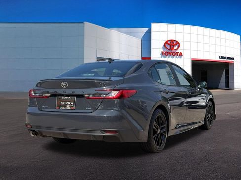 Used 2025 Toyota Camry SE FWD image 10