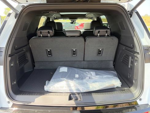 New 2026 Chevrolet Traverse High Country w/ LPO, Floor Liner Package AWD/4WD image 8