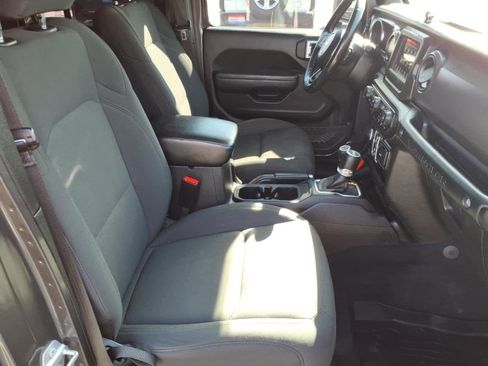 Used 2022 Jeep Wrangler Unlimited Sport image 4