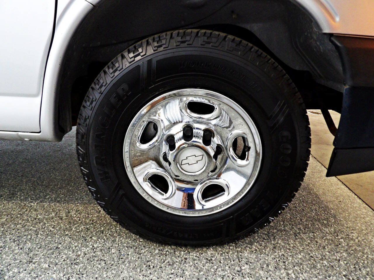 Used 2017 Chevrolet Express 2500 LS RWD image 22