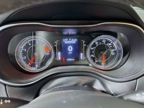 Used 2020 Jeep Cherokee Latitude Plus FWD image 13
