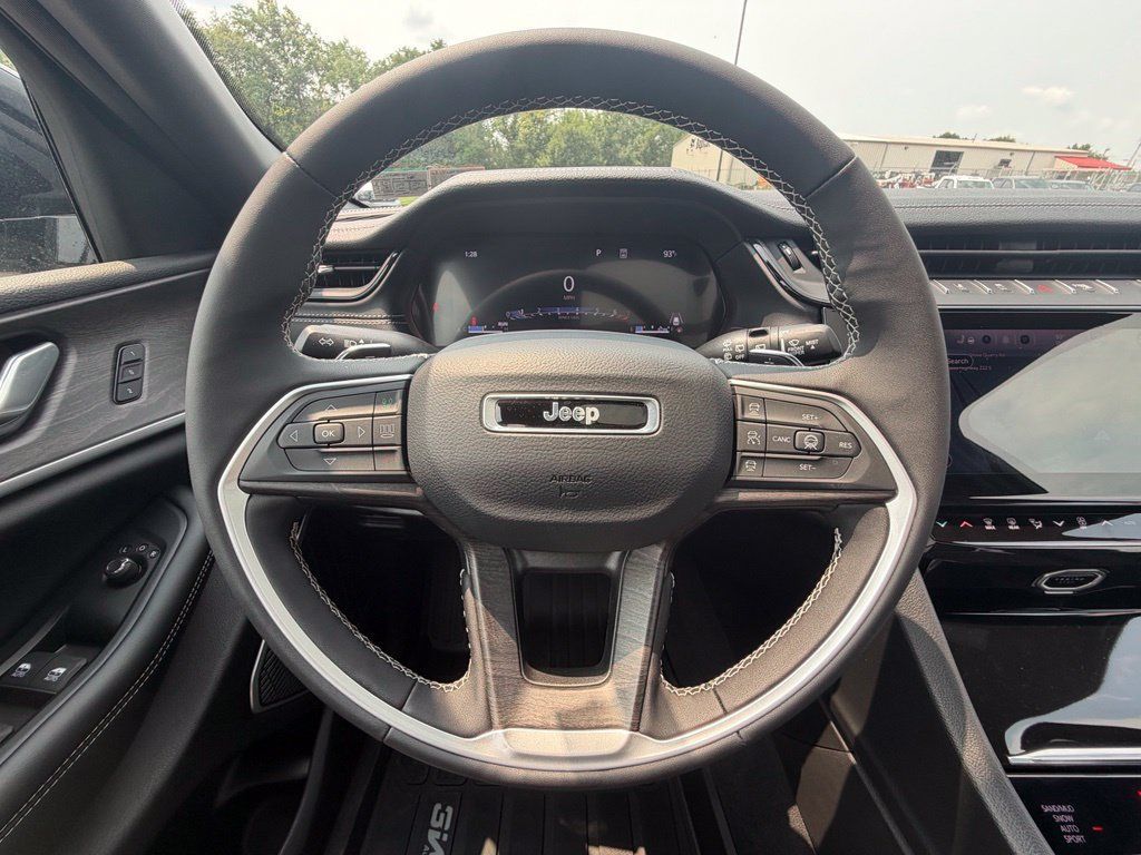 Used 2026 Jeep Grand Cherokee L Limited w/ Limited Altitude Package AWD/4WD image 11