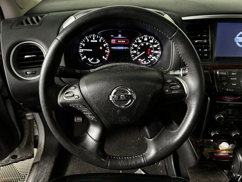 Used 2016 Nissan Pathfinder SL w/ SL Tech Package image 9