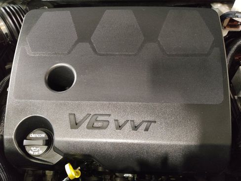 Used 2021 Chevrolet Traverse LS FWD image 30