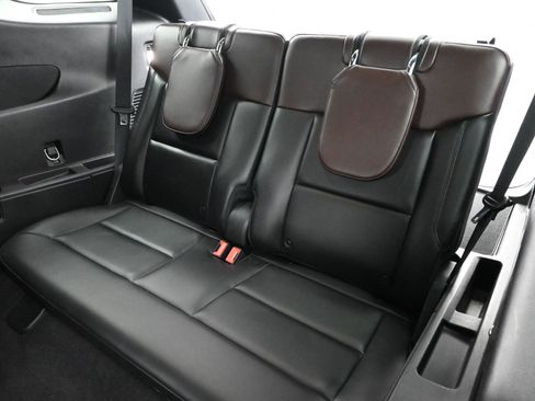 Used 2020 Ford Explorer Platinum w/ Premium Technology Package image 24