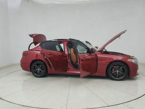 Used 2017 Alfa Romeo Giulia Ti w/ TI 19" Sport Package image 72