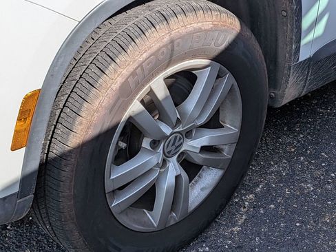 Used 2015 Volkswagen Tiguan S FWD image 8