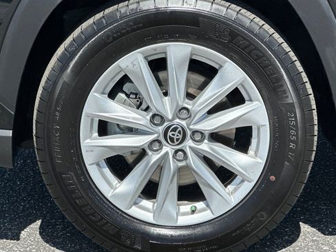 Used 2023 Toyota Corolla Cross LE image 27