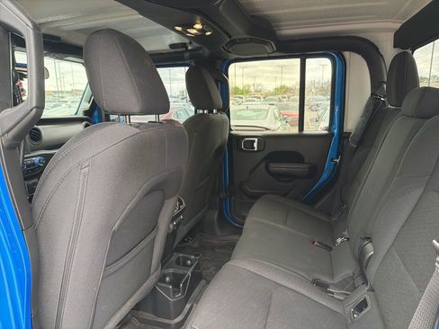 Used 2021 Jeep Gladiator Sport image 17
