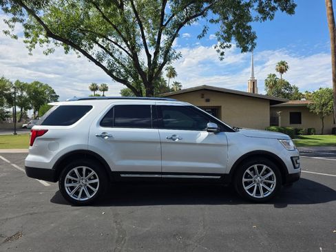 Used 2016 Ford Explorer Limited FWD image 3