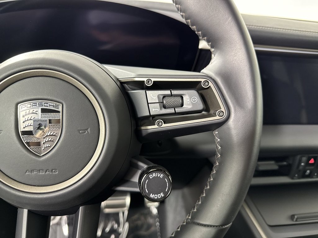 Certified 2025 Porsche Macan Turbo Electric AWD/4WD image 38