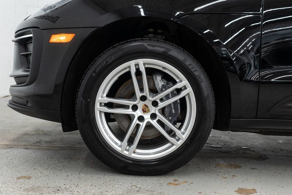 Used 2024 Porsche Macan AWD/4WD image 33