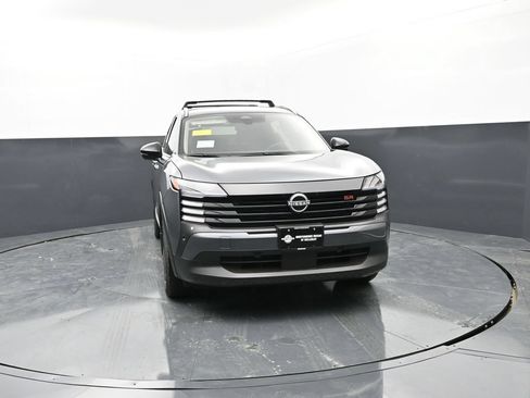 New 2026 Nissan Kicks SR AWD/4WD image 2