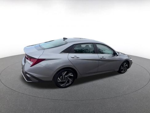Used 2025 Hyundai Elantra SEL image 15