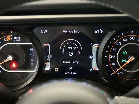 Used 2025 Jeep Wrangler Sahara image 24